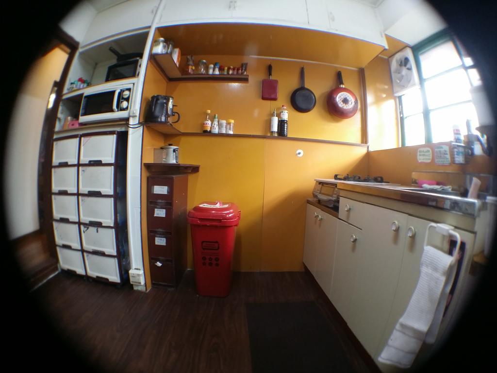 Guesthouse Base Okinawa Наха Екстериор снимка